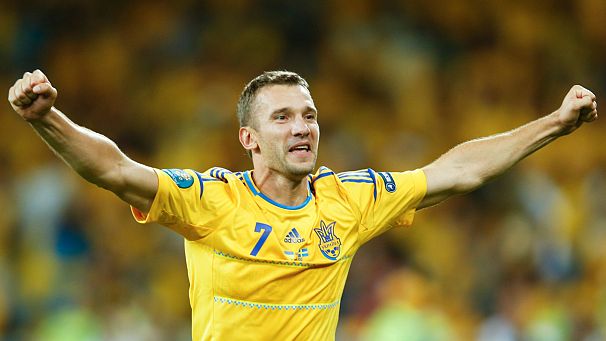 Shevchenko lidera la remontada de Ucrania