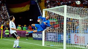 Euro 2012: Super Mario Gomez abbatte la difesa olandese