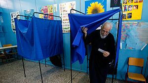 All eyes on Greece in pivotal vote for its eurozone future