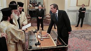 Samaras gets down to work ‘giving hope’ to Greece