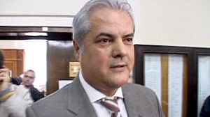 Former Romanian PM shoots himself