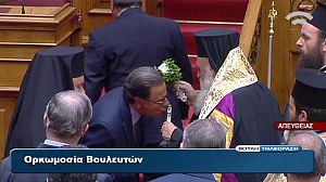 Greece: New members are sworn into parliament