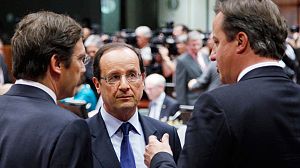 Divided EU leaders begin euro crisis summit