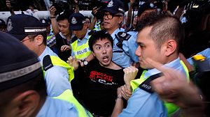 Hu meets with protests in Hong Kong