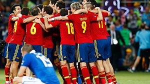 Spain demolish Italy to win Euro 2012