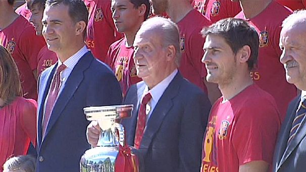 King Juan Carlos congratulates La Roja