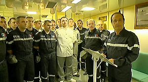 Hollande visits submarine to show support for France nuclear arms