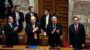 Grecia: Samaras ottiene la fiducia