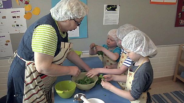 Imparare a mangiare tra i banchi di scuola