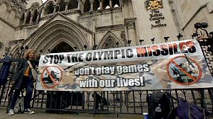 Vecinos de Londres protestan contra los misiles instalados en sus tejados