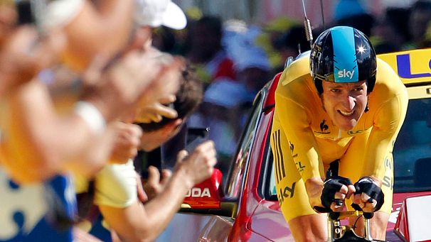 Wiggins stuns Evans to extend Tour lead