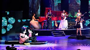 Mickey Mouse dances for a dictator
