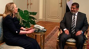 Clinton’s visit to Cairo is met with protest