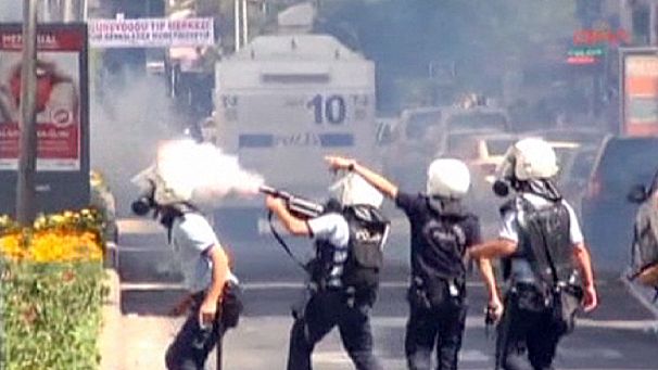 Kurdish protesters clash with police