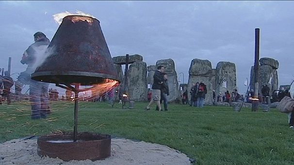 L’arte diventa fuoco per i megaliti di Stonehenge