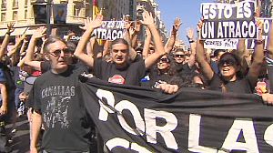 Spanish protesters mourn “death” of civil service