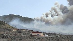 Flames lick Tenerife’s UNESCO park