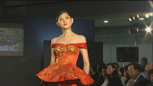 Moda: il rosso cinese all’International Fashion Fair di Tokyo