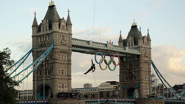 Londra 2012: la torcia olimpica arriva nella capitale