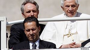El exmayordomo del Papa pasa de la cárcel al arresto domiciliario