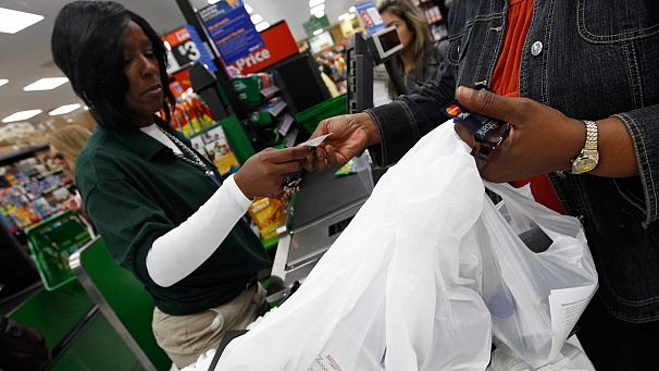 US growth curbed by cautious consumers