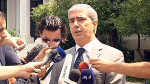 Money lenders put pressure on Greece for more cuts