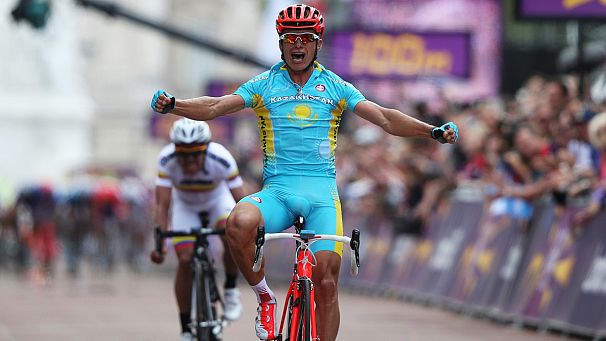 Von wegen altes Eisen: Alexander Vinokurov sprintet zur Goldmedaille