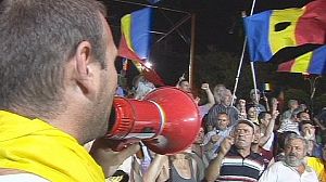 Calls for Romanian president to go despite vote
