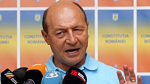 Romania: Basescu resta al potere anche se in molti non lo vogliono