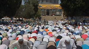Palestinians head for Jerusalem mosque amid tight security
