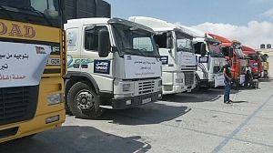 Palestinians send aid to Palestinian refugees in Syria