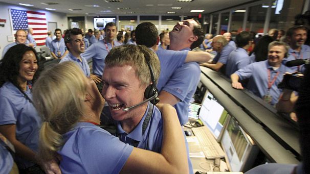 Curiosity touches down on Mars
