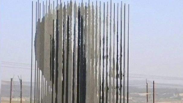 Mandela statue unveiled