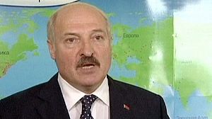 Journalists ‘fined’ over Belarus teddy bear stunt