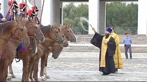 Cossacks march to Paris to celebrate Russia battle victory