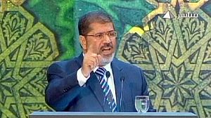 Morsi forces military chief Tantawi to resign