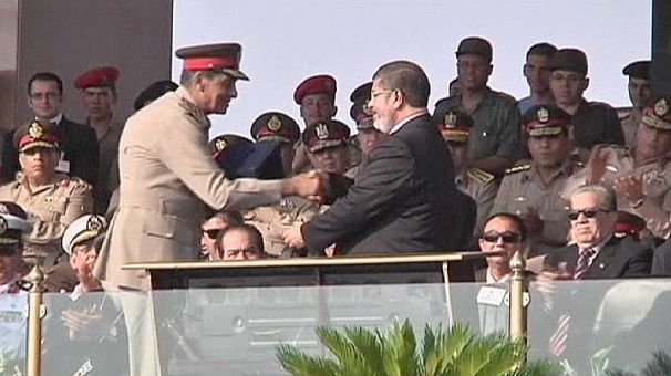 Egitto, la “rivoluzione” di Morsi: spodestati i militari, il popolo sostiene le sue decisioni