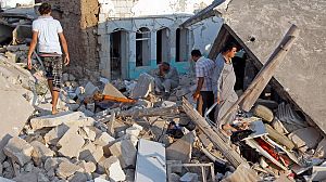 Siria, Azaz: si cerca ancora tra le macerie