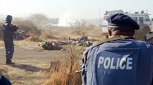 La policía sudafricana dispara a los mineros en huelga