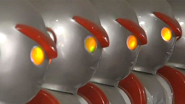 China: robot chef makes noodles