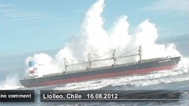 Chile: High seas strand ship