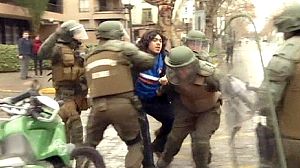Student protesters clash with police in Chile
