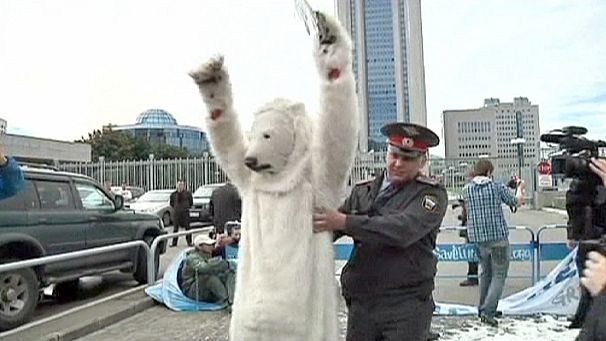 Greenpeace protesta contro le trivellazioni della russa Gazprom nell’artico