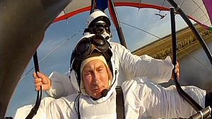 Birdman Putin bids to save endangered species 