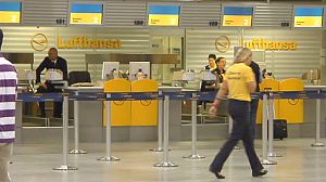 Strike action forces Lufthansa to cancel half its flights