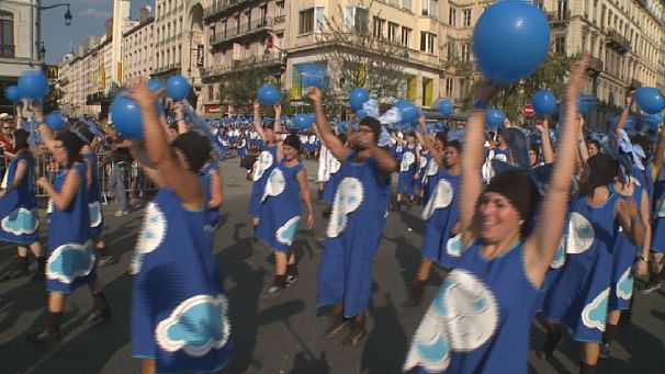 Danzare contro la crisi