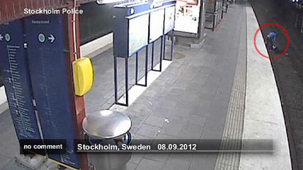Man hit by train after robber leaves him to die