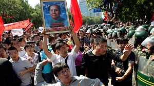 Chinese protesters target Japan in island row