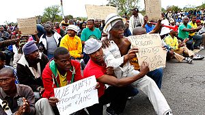 Marikana miners defy protest ban