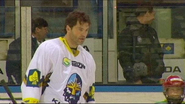 Jagr returns home during NHL lockout